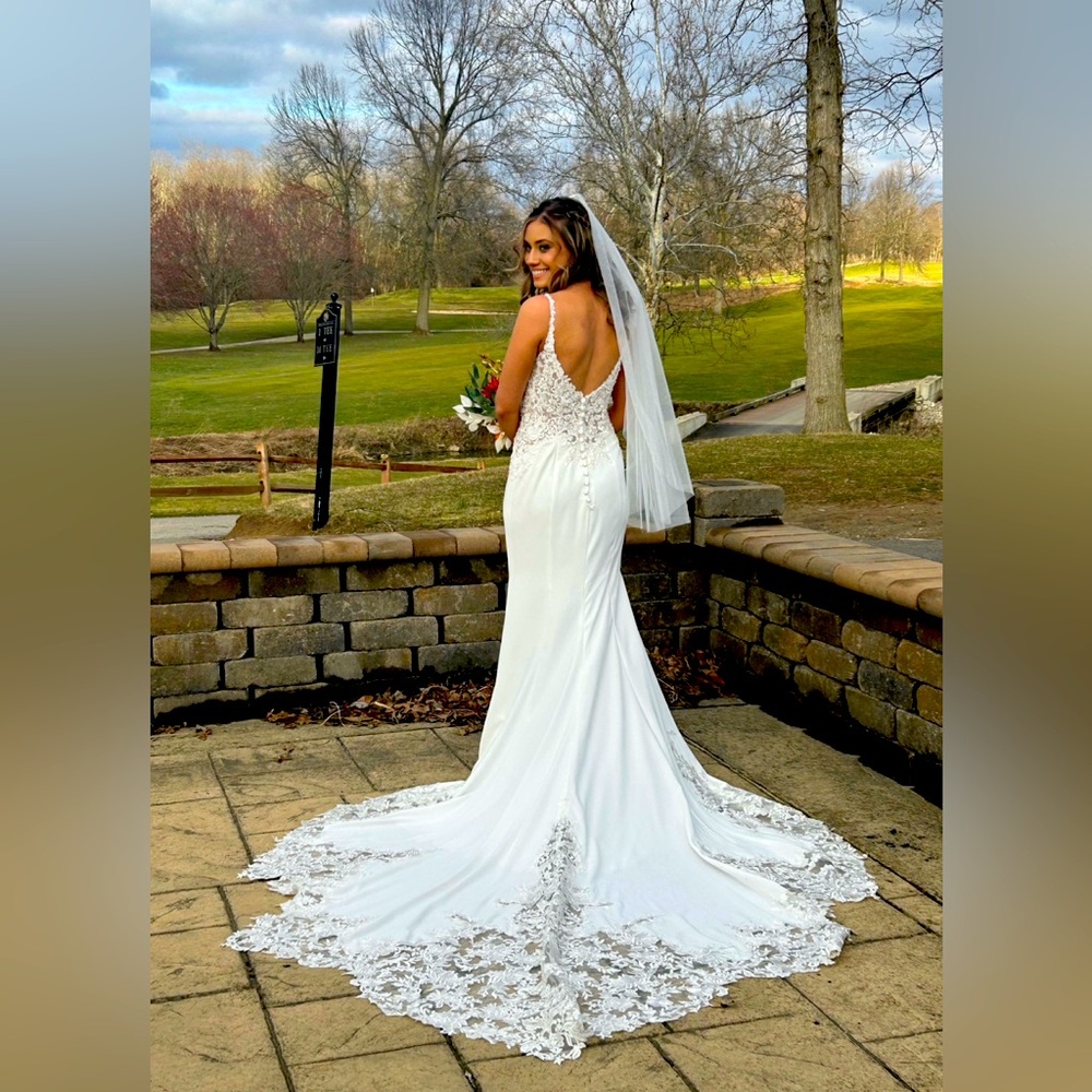 Lux redux bridal dress. Size 2